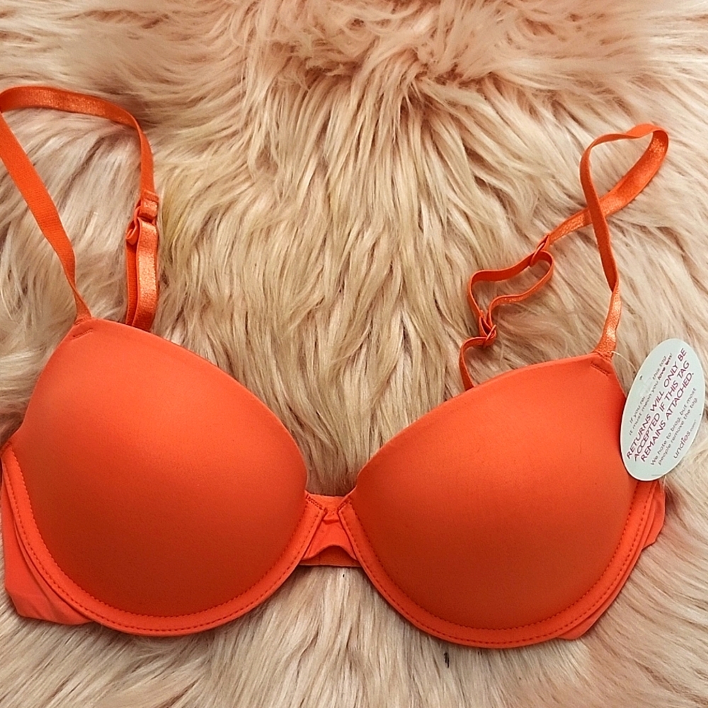 Brand New UNDIES LIGHTLY PADDED T-SHIRT BRA-32C